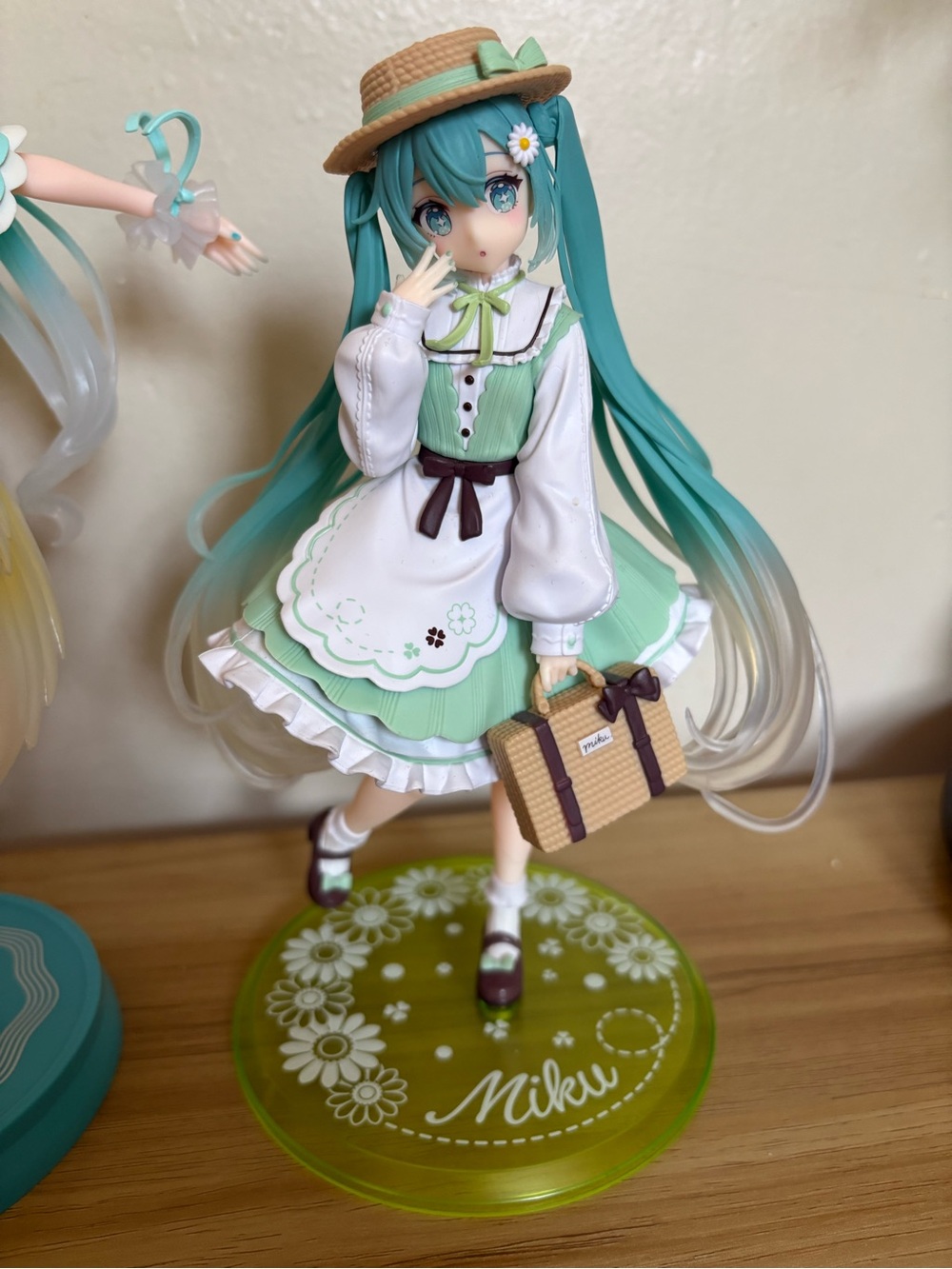 Hatsune Miku Country Figure